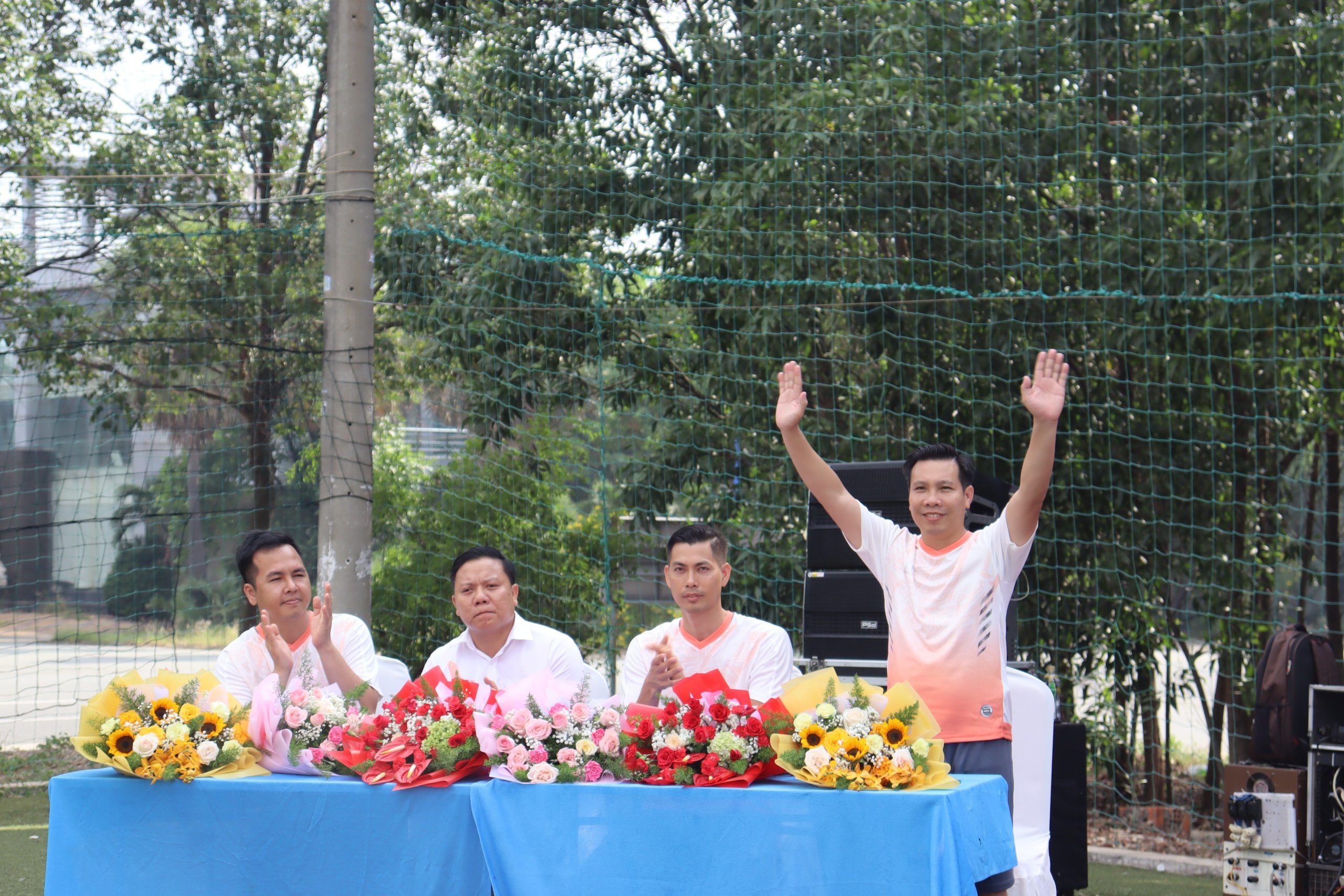 Ông Trần Thanh Sơn - Tổng giám đốc Địa ốc Nam Long đại diện ban lãnh đạo Liên Minh chào mừng hội thao