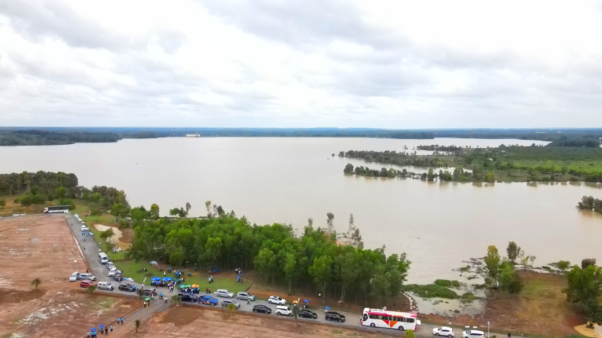 Khách Tham Quan cắm trại và tìm hiểu đầu tư dự án Ecolake Valley tại Hồ Phú Miêng